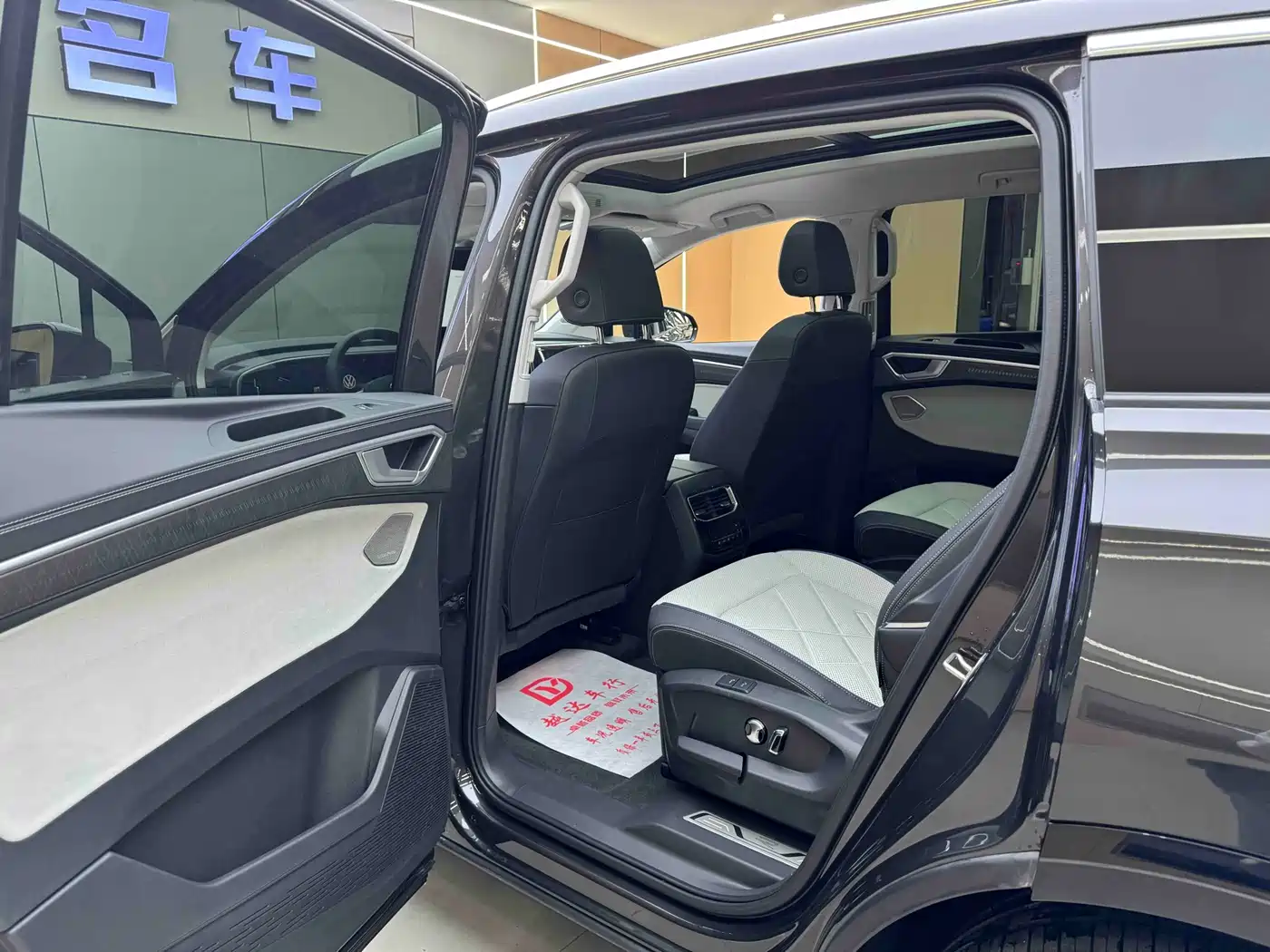 Volkswagen Talagon 2025 450TSI R-Line 6-Seater фото 8