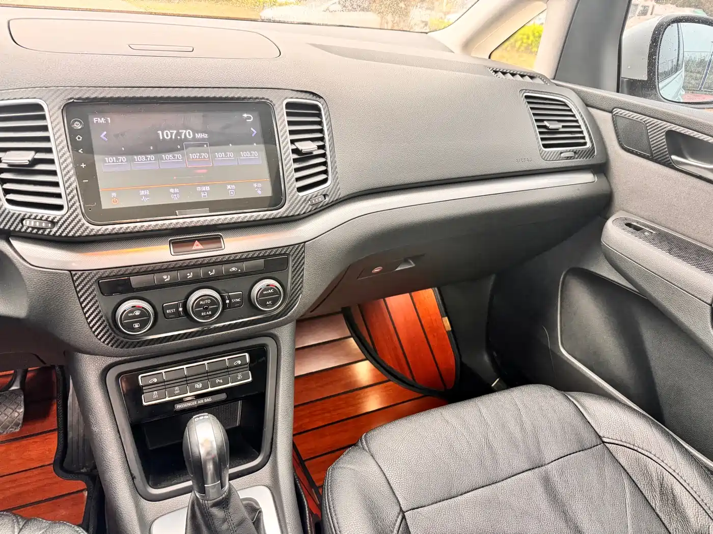 Volkswagen Sharan 2015 1.8TSI Comfort фото 11