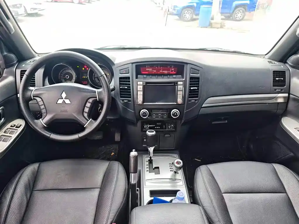 Mitsubishi Pajero (Import) 2012 3.0L Elite Plus Edition фото 4