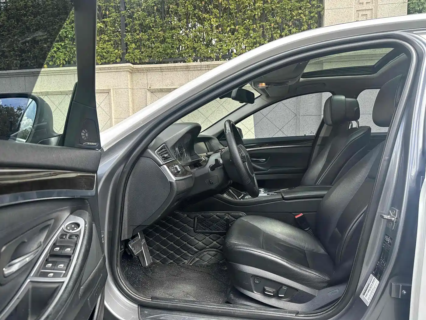 BMW 5 Series 2011 523Li Luxury фото 8