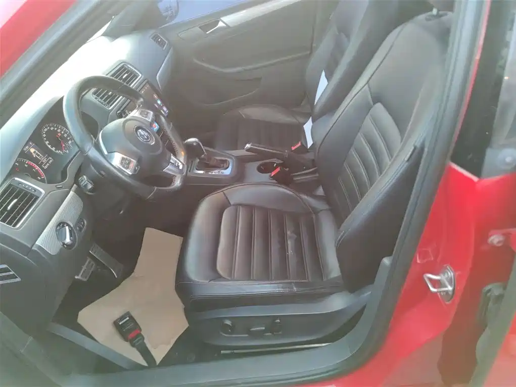 Volkswagen Sagitar 2013 2.0TSI GLI фото 7