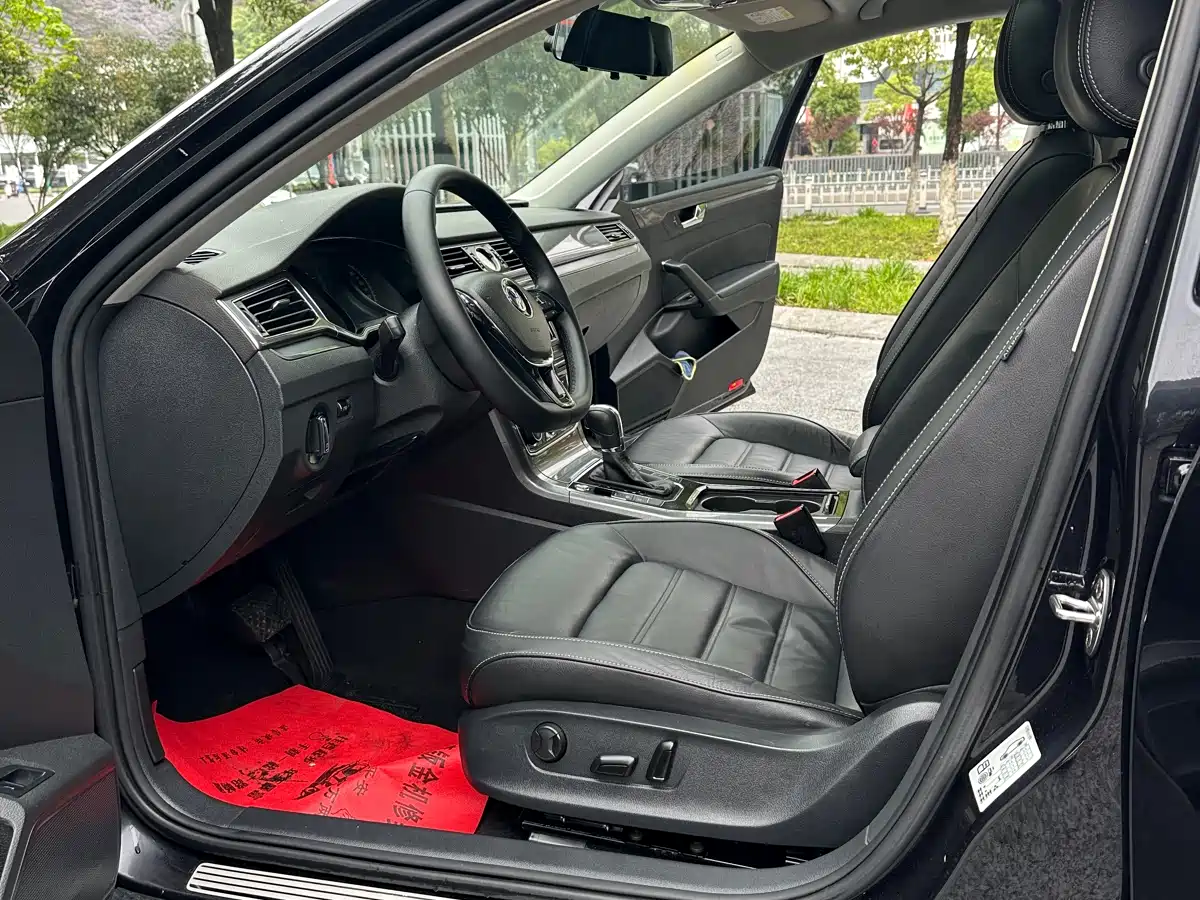 Volkswagen Passat 2017 330TSI DSG Prestige фото 11