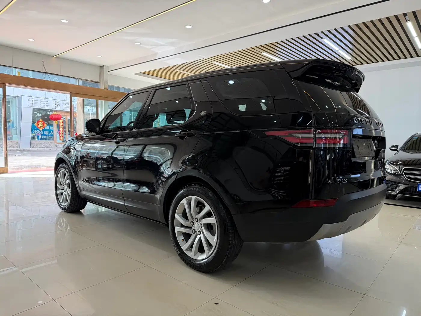 Land Rover Discovery 2017 3.0 SC V6 HSE фото 3