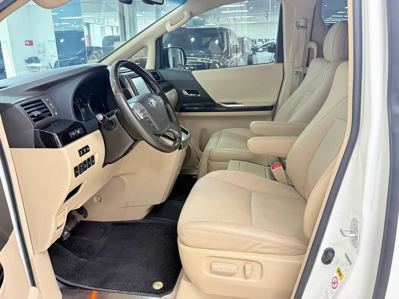 Toyota Alphard 2012 3.5L Luxury Edition фото 9