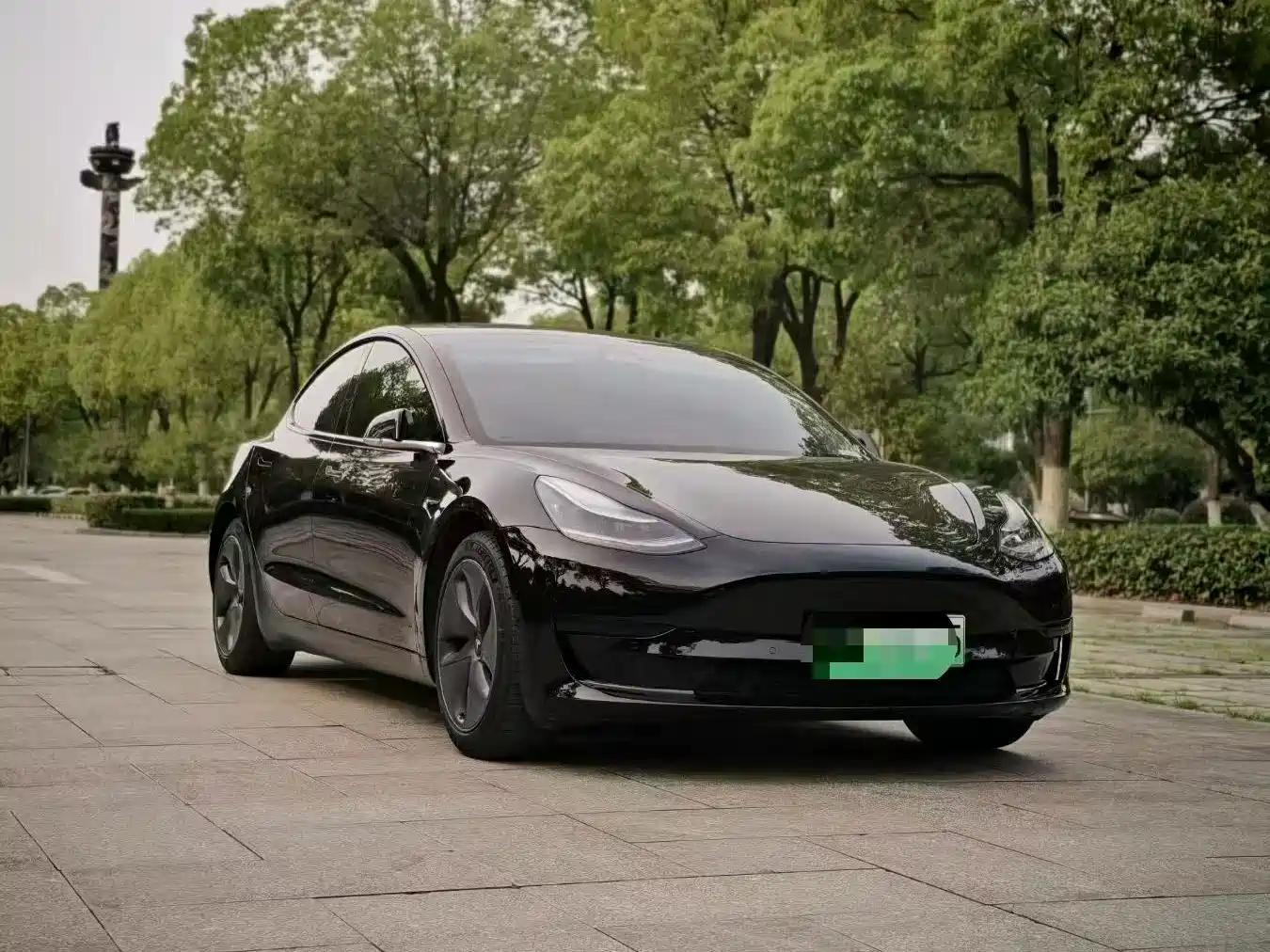 TESLA MODEL 3