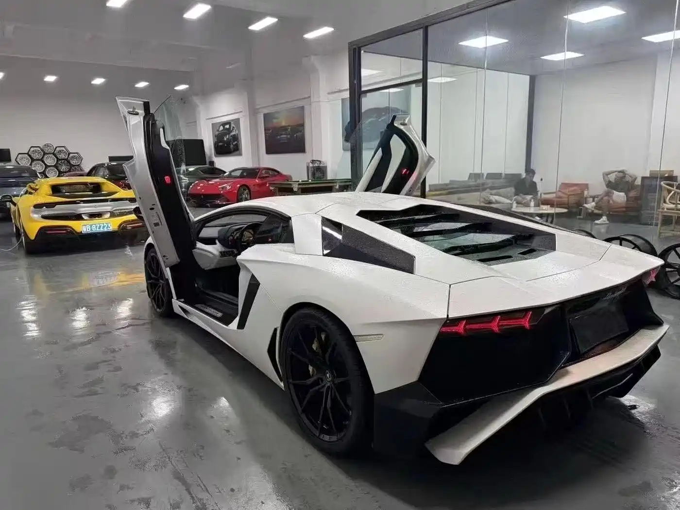 Lamborghini Aventador 2011 LP 700-4 фото 3