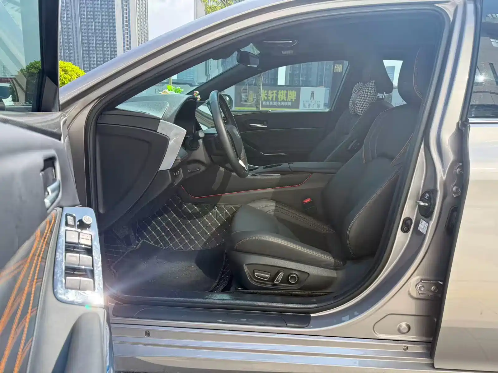 Photo 6 - Toyota Avalon