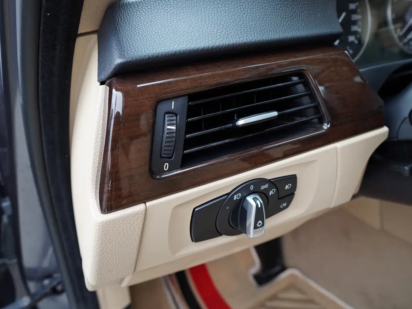 BMW 3 Series 2009 325i Luxury фото 19