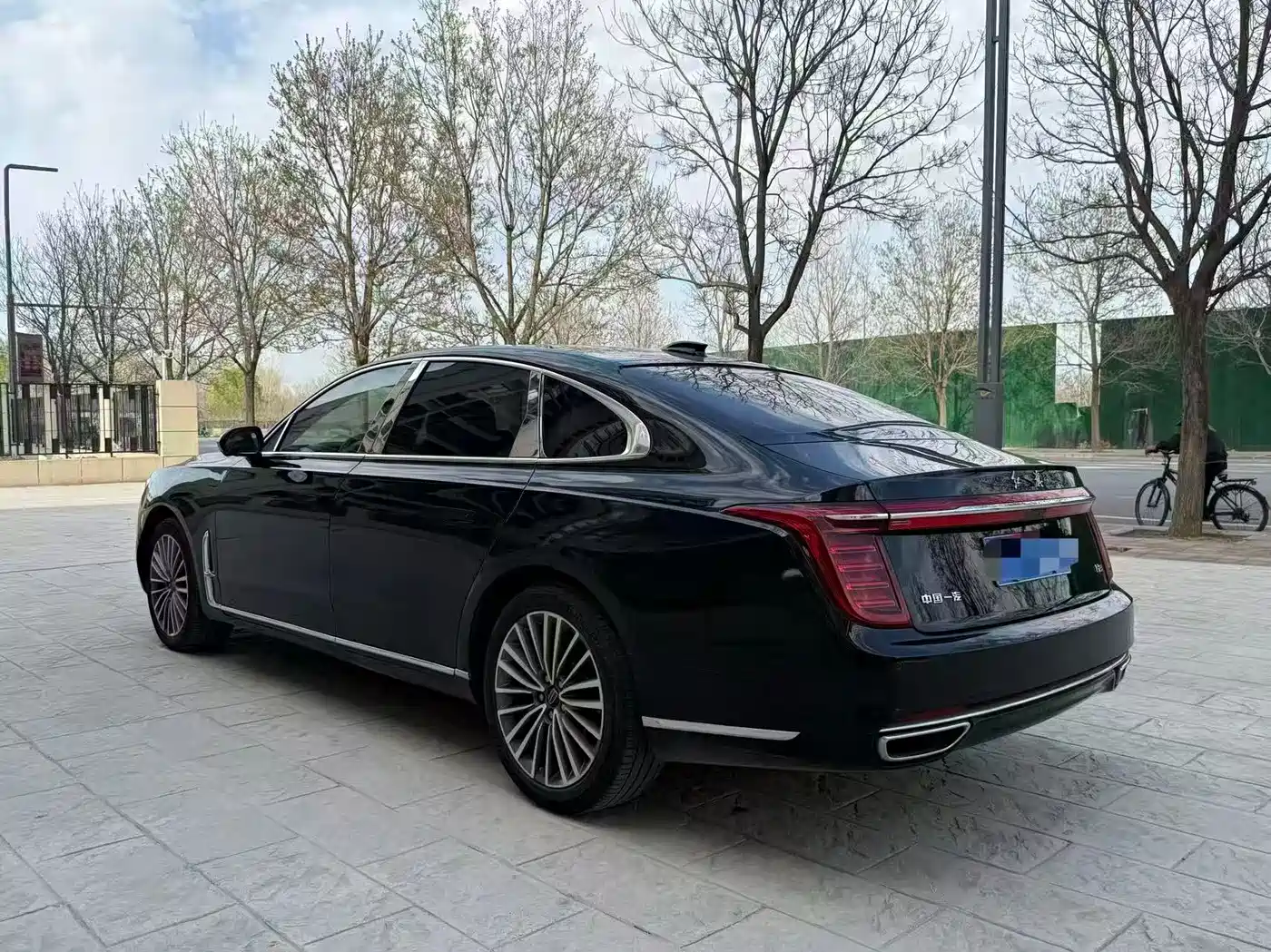Hongqi H9 2022 2.0T Smart Connect Flag Enjoy Edition фото 9