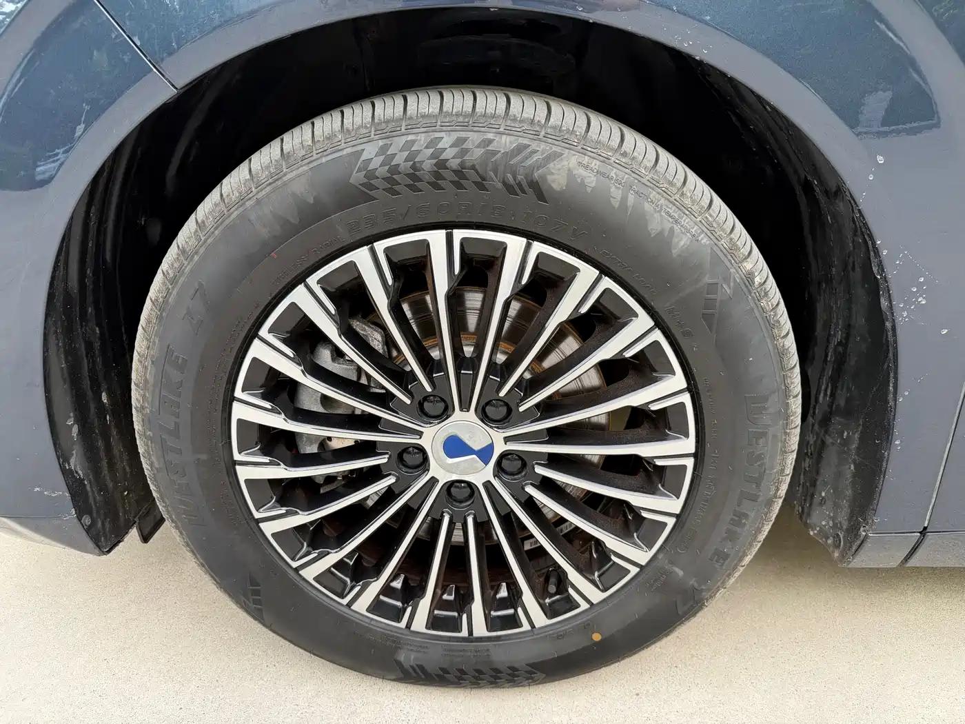 Denza D9 2022 DM-i 970 All-Wheel Drive Honor Edition фото 16