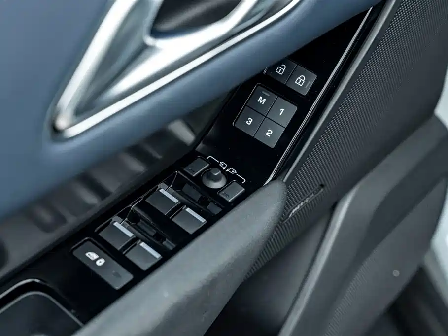 Land Rover Range Rover Velar 2024 Dynamic SE фото 13