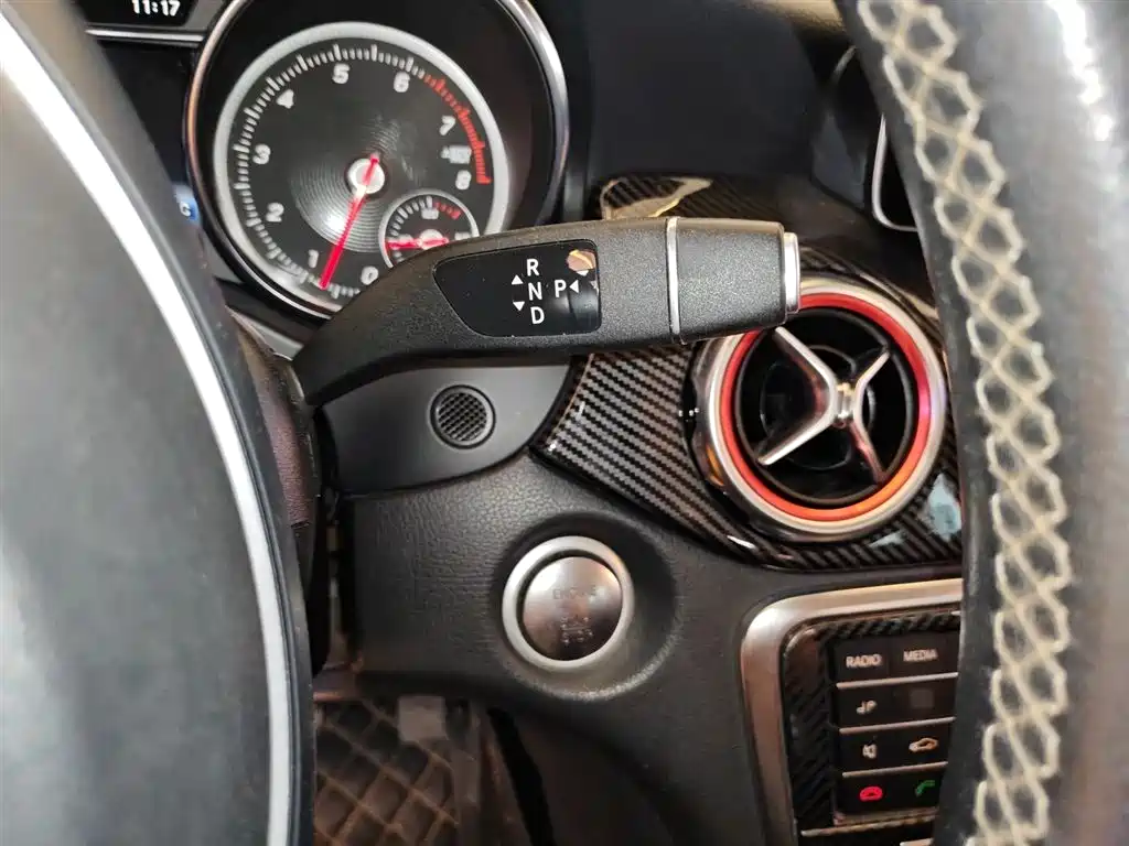 Mercedes-Benz GLA 2018 GLA 200 Dynamic фото 6