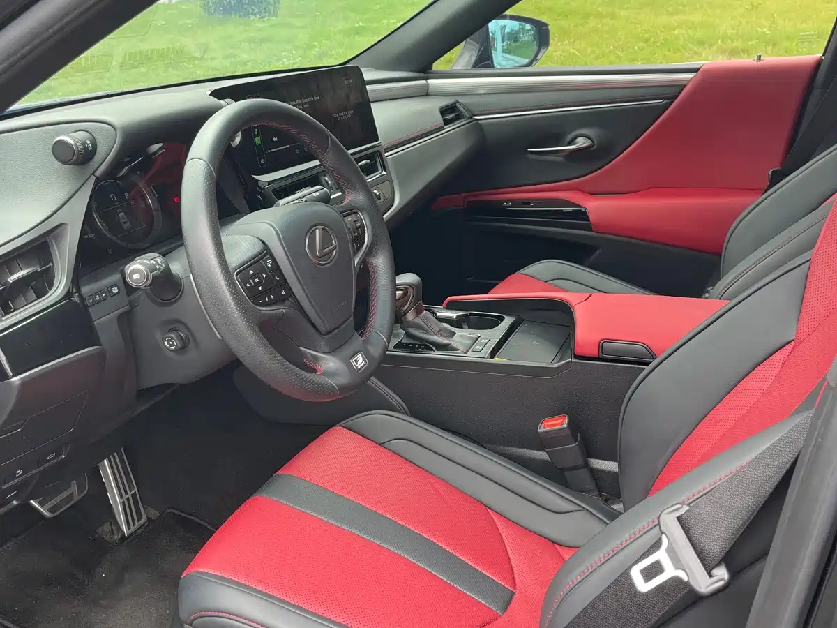 Фото 4 - Lexus ES