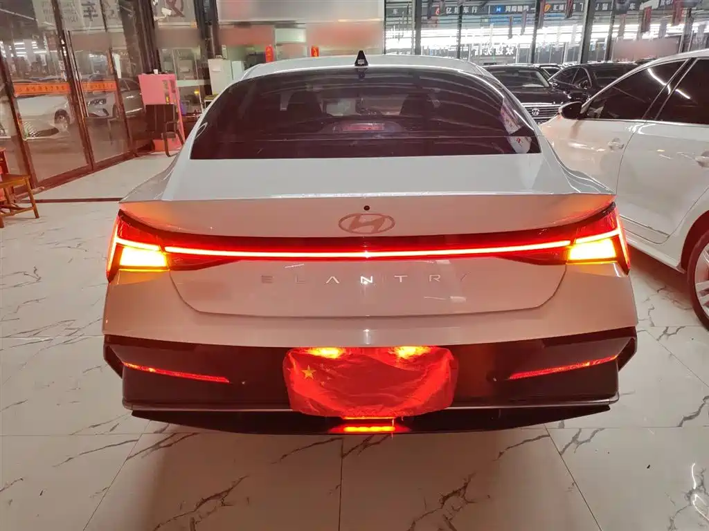 Hyundai Elantra 2023 Model 1.5L CVT LUX Premium Edition фото 5