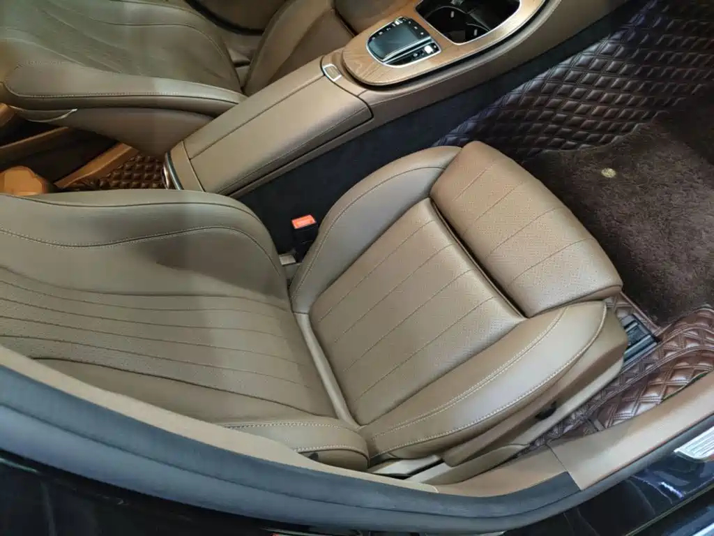 Photo 25 - Mercedes-Benz E-Class