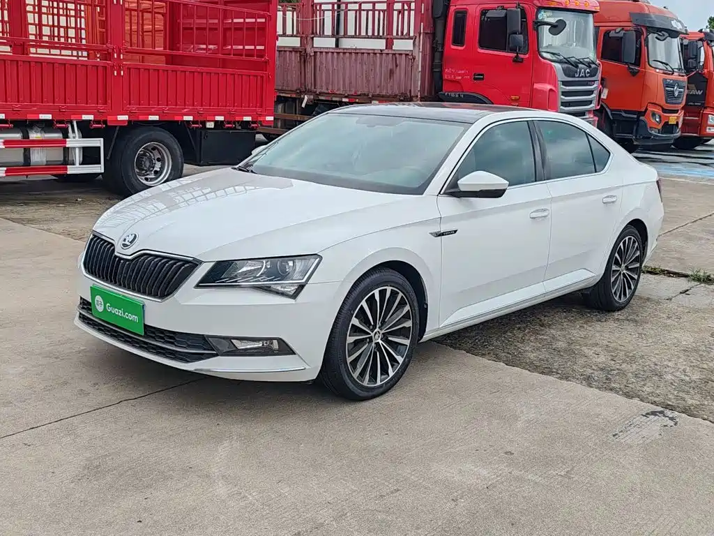 Фото 2 - Škoda Superb