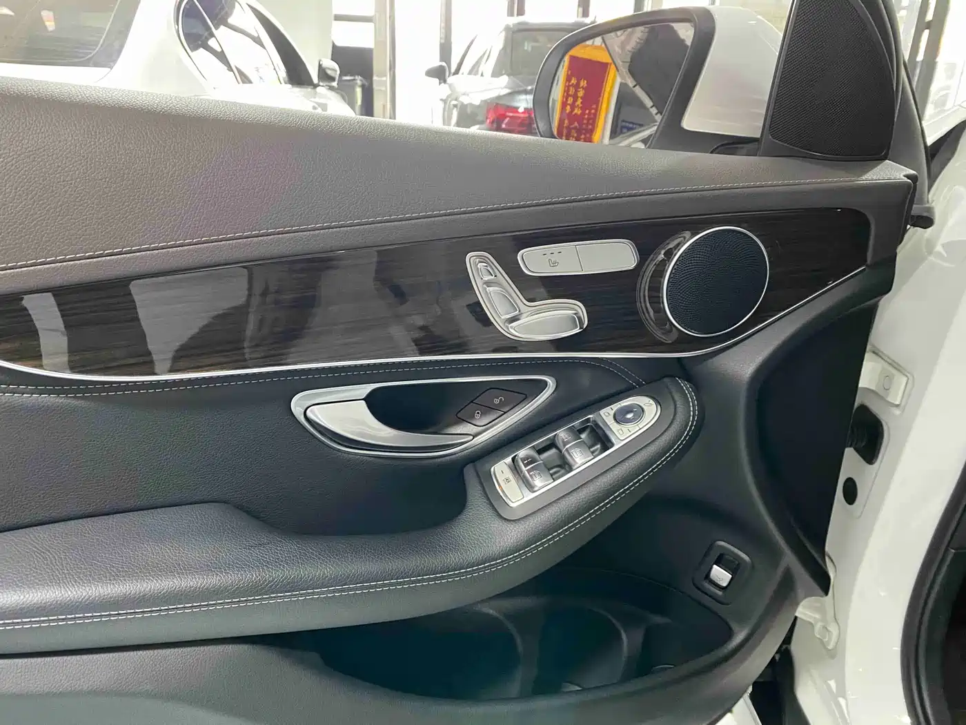 Mercedes-Benz GLC 2018 GLC 260 4MATIC Luxury фото 5
