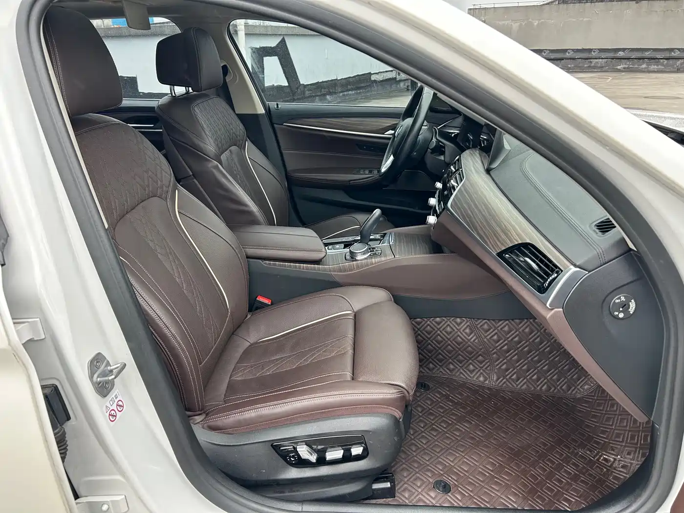 BMW 5 Series New Energy 2019 Facelift 530Le Pioneer Edition фото 15
