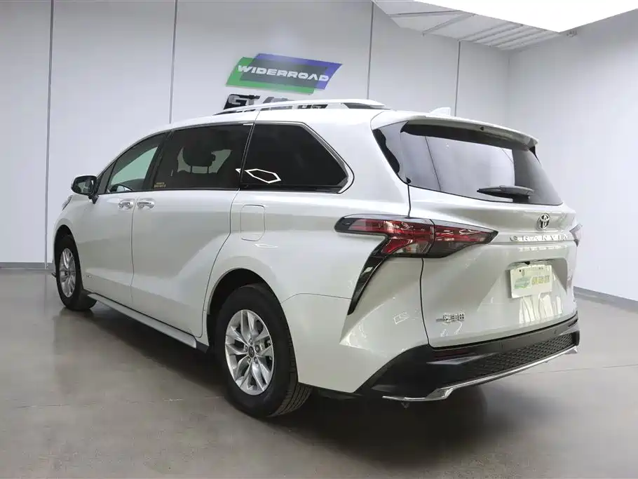 Toyota Granvia 2024 2.5L Hybrid Comfort фото 5