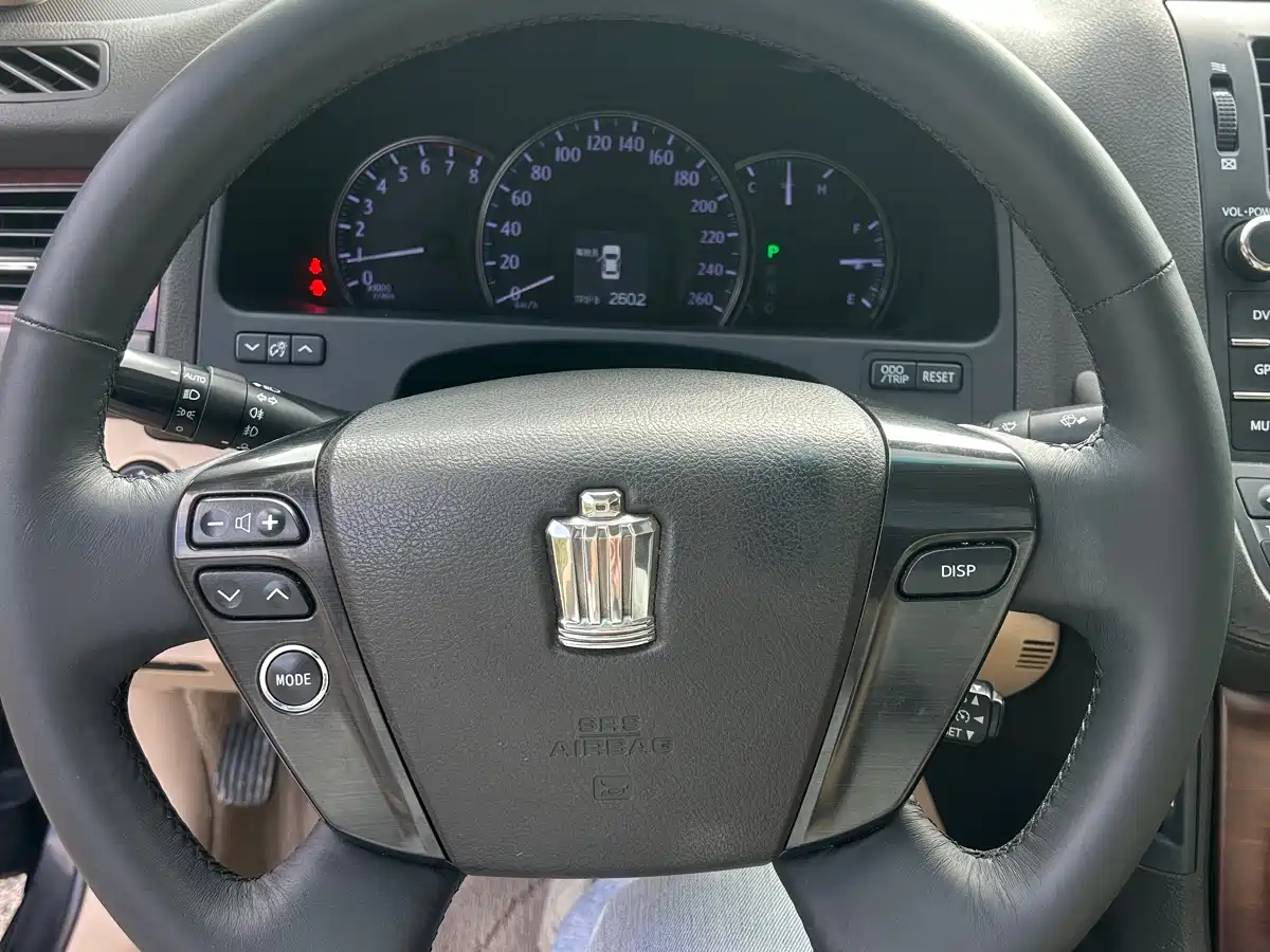 Toyota Crown 2011 2.5L Royal Leather Sunroof Special Edition фото 6