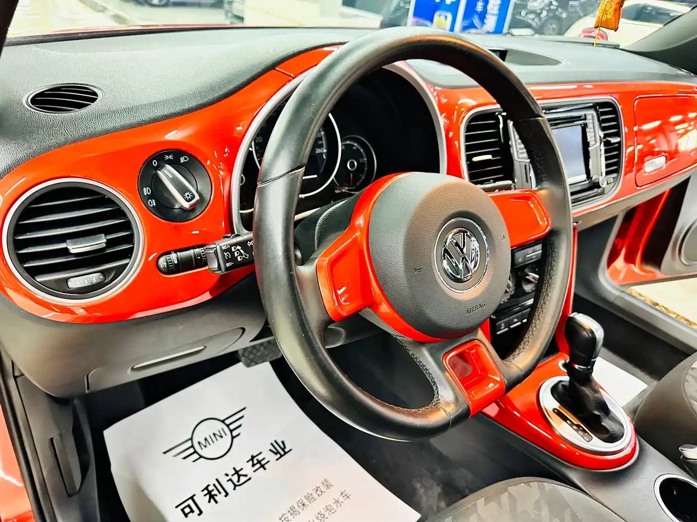 Volkswagen Beetle 2018 180TSI Trend Joy Edition фото 24