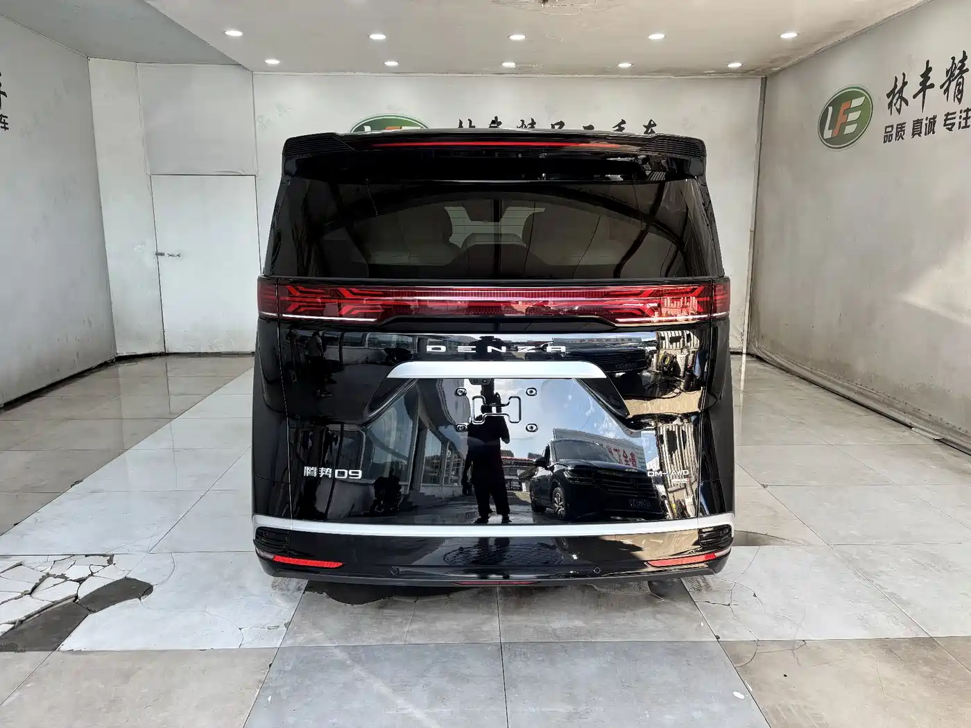 Denza D9 2025 2025 Model DM-i Smart Drive Edition 1020 AWD Flagship