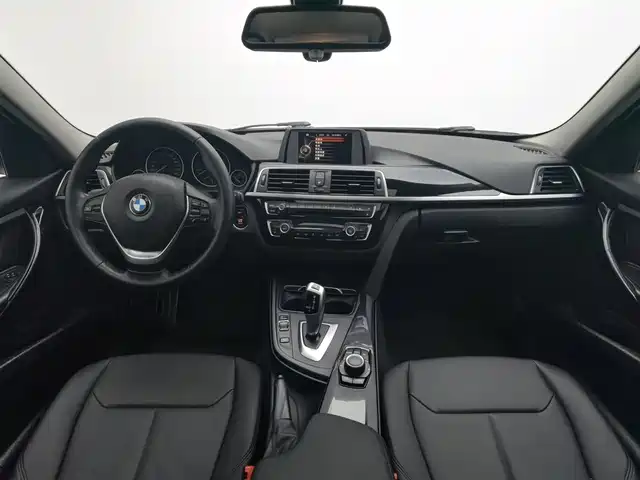 BMW 3 Series 2017 318i Fashion — фото 5