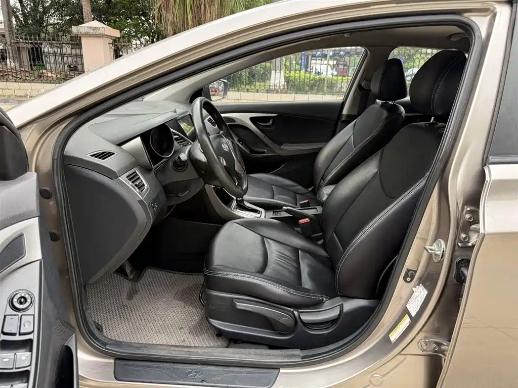 Hyundai Langdong 2012 1.6L Automatic Fashion фото 4