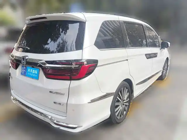 Honda Elysion 2024 2.0L e:HEV Luxury Edition — фото 2