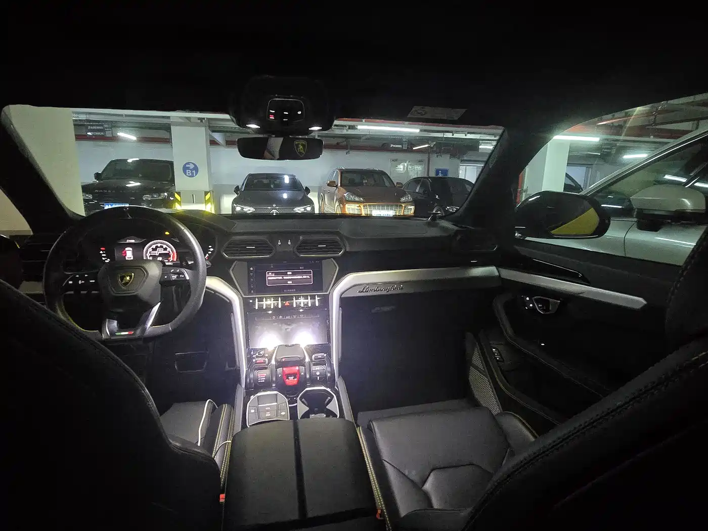Lamborghini Urus 2018 4.0T V8 фото 2