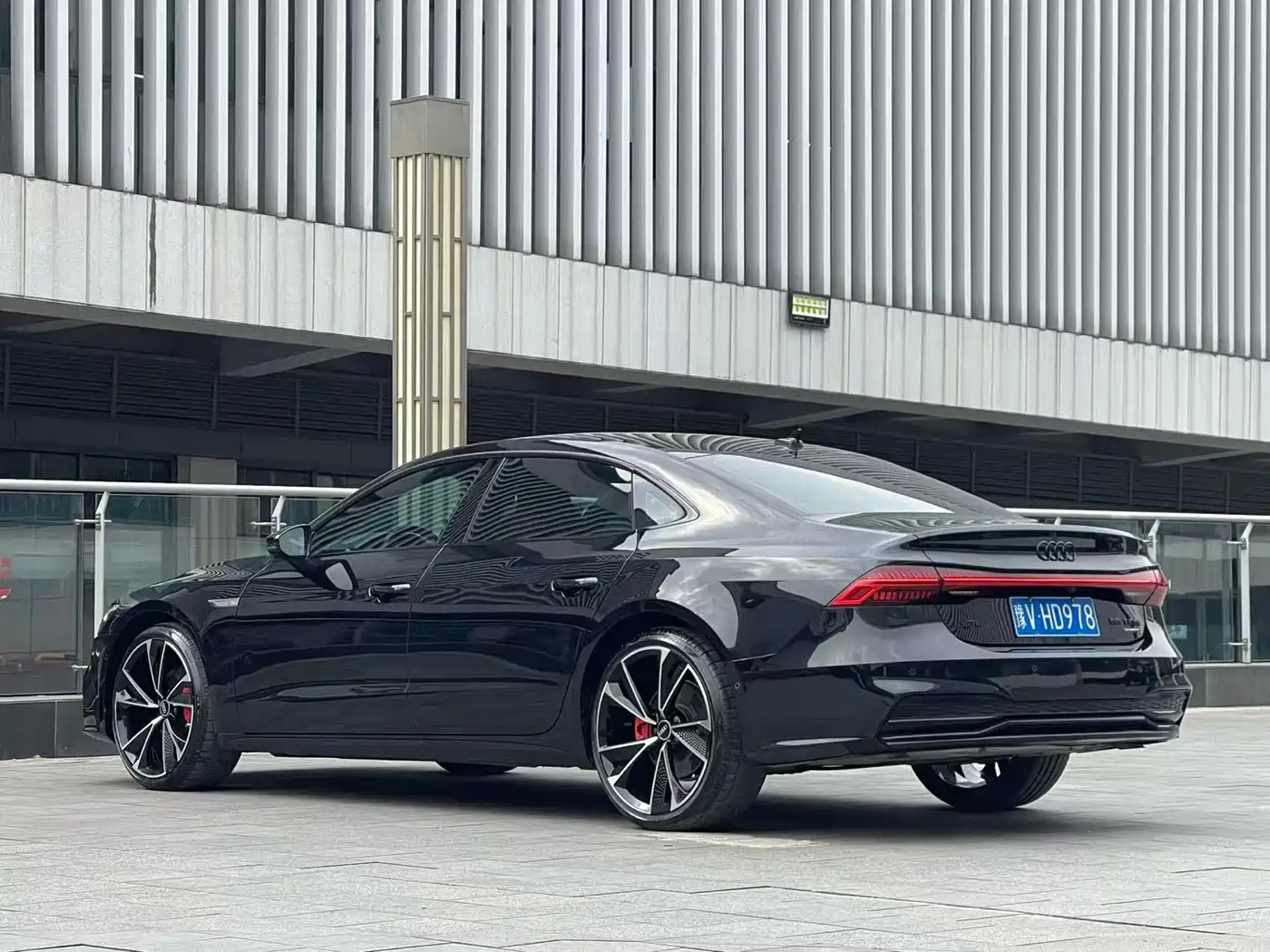 Audi A7L 2022 2022 45 TFSI quattro S-line Black Warrior Edition
