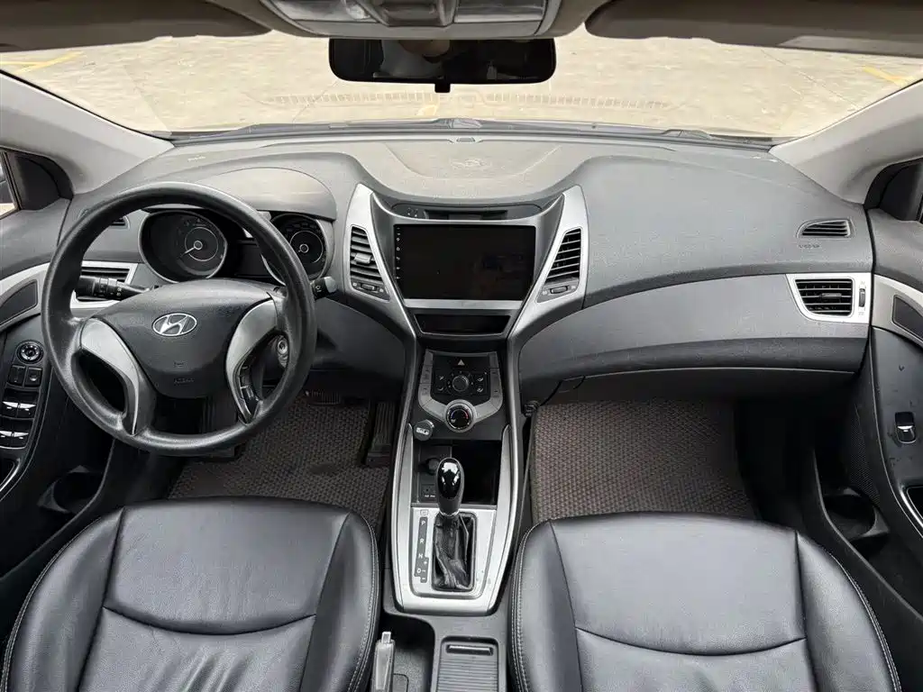 Hyundai Langdong 2012 1.6L Automatic Fashion фото 6