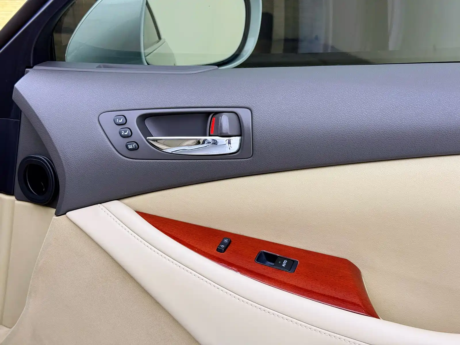 Фото 24 - Lexus ES