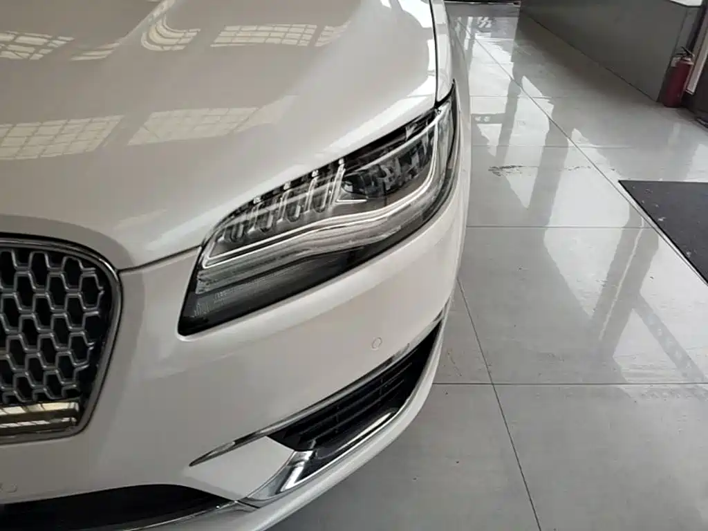 Фото 24 - Lincoln MKZ