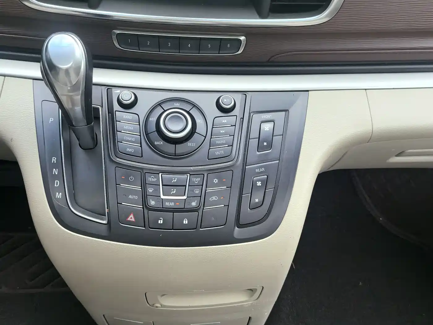 Фото 15 - Buick GL8