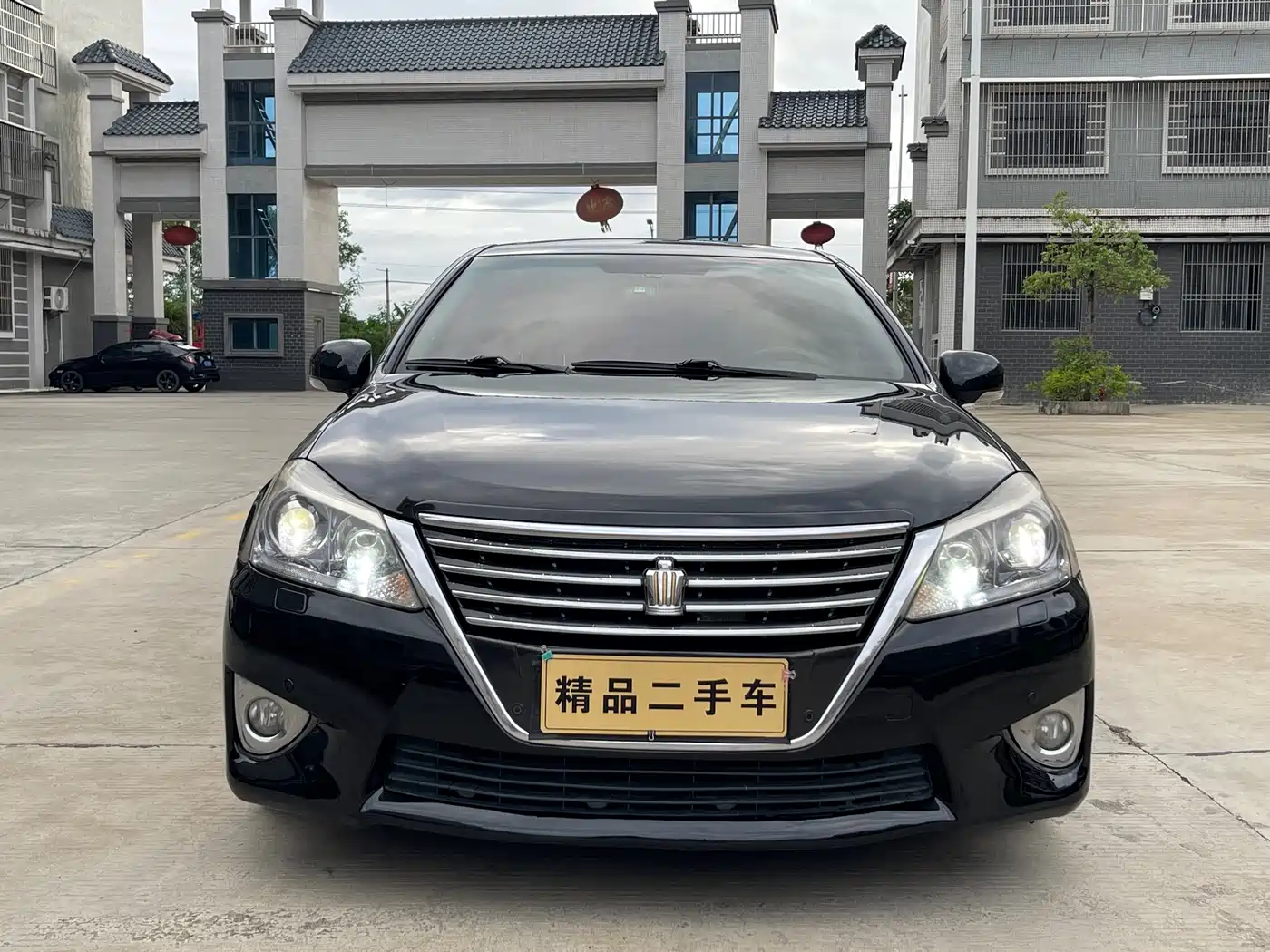 Toyota Crown 2012 2.5L Royal Leather Edition фото 2