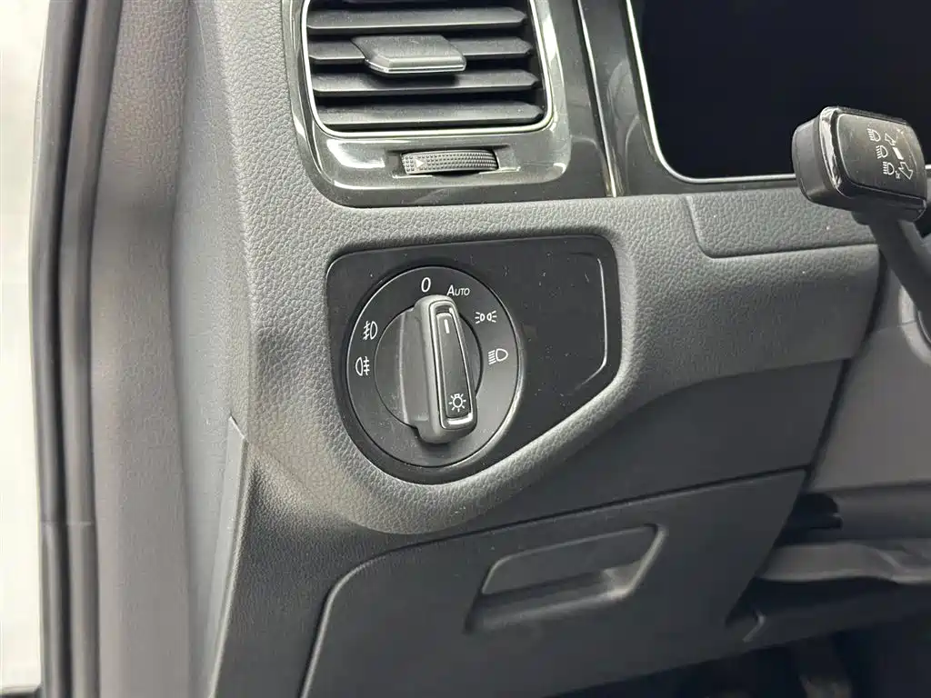 Volkswagen Golf 2020 Beloved Edition 280TSI DSG Luxury фото 8