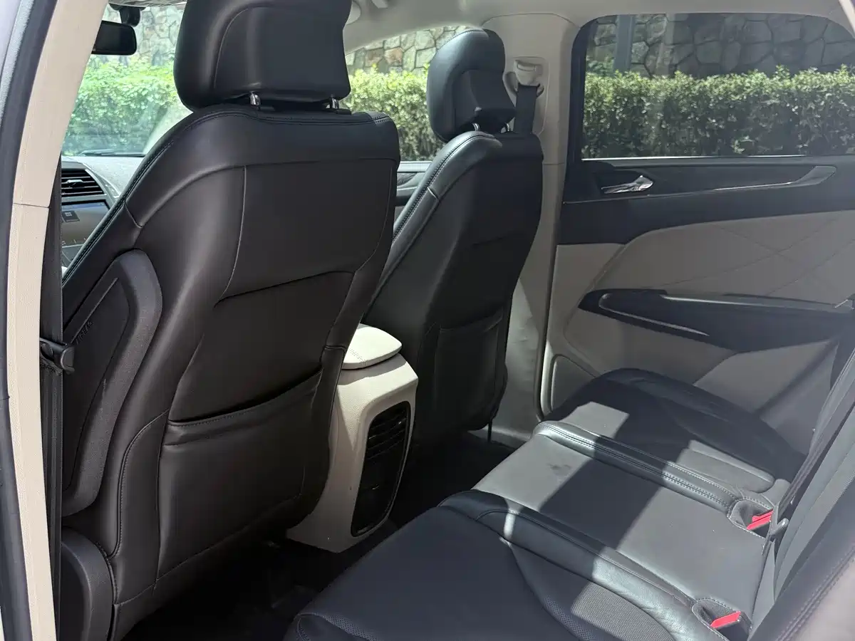 Фото 5 - Lincoln MKC