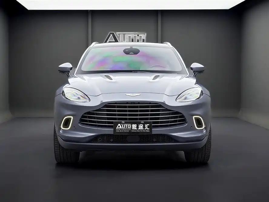 ASTON MARTIN DBX