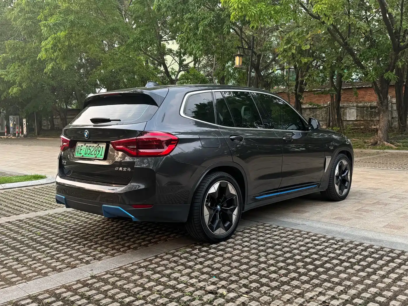 BMW IX3