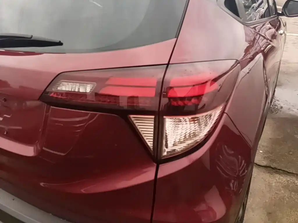 Фото 8 - Honda Vezel