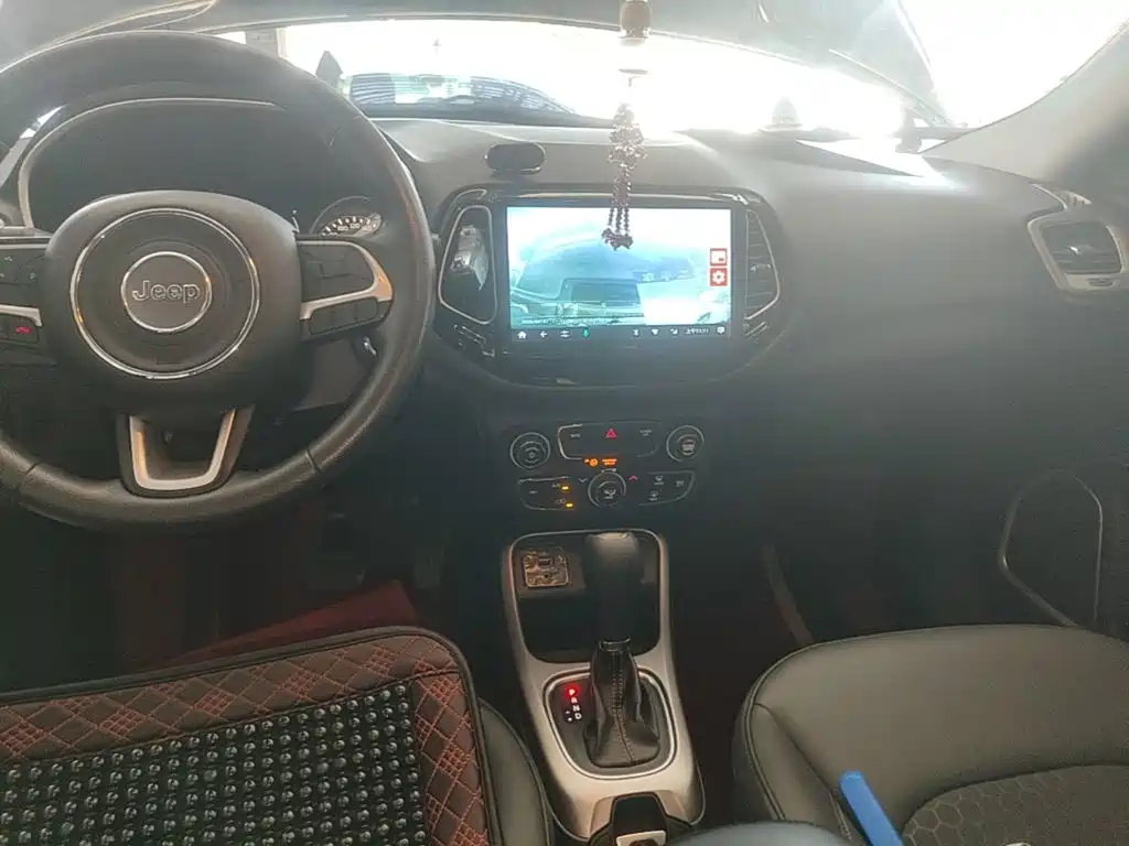 Фото 13 - Jeep Compass