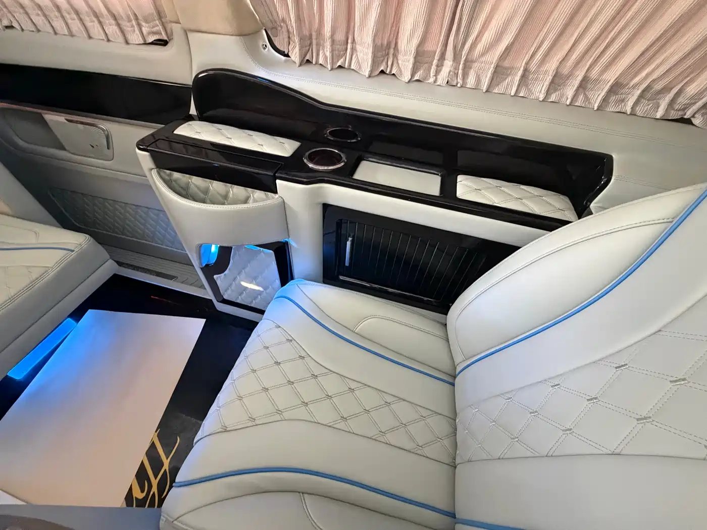 Mercedes-Benz V-Class 2018 V 260 Premium Edition China VI фото 24