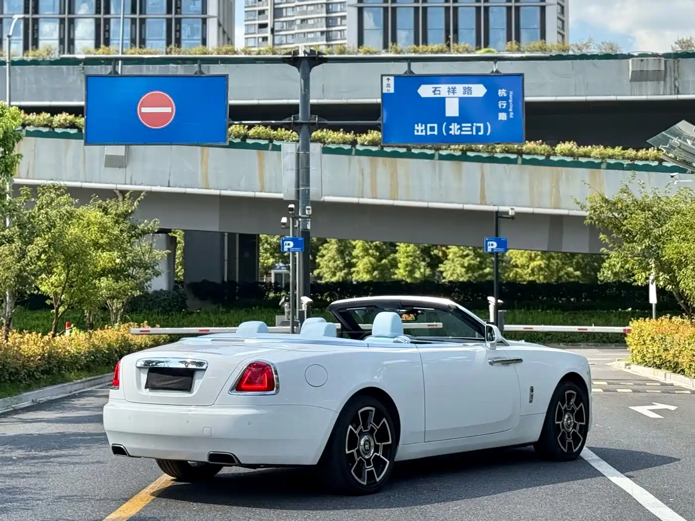 Rolls-Royce Dawn 2023 2018 6.6T Standard
