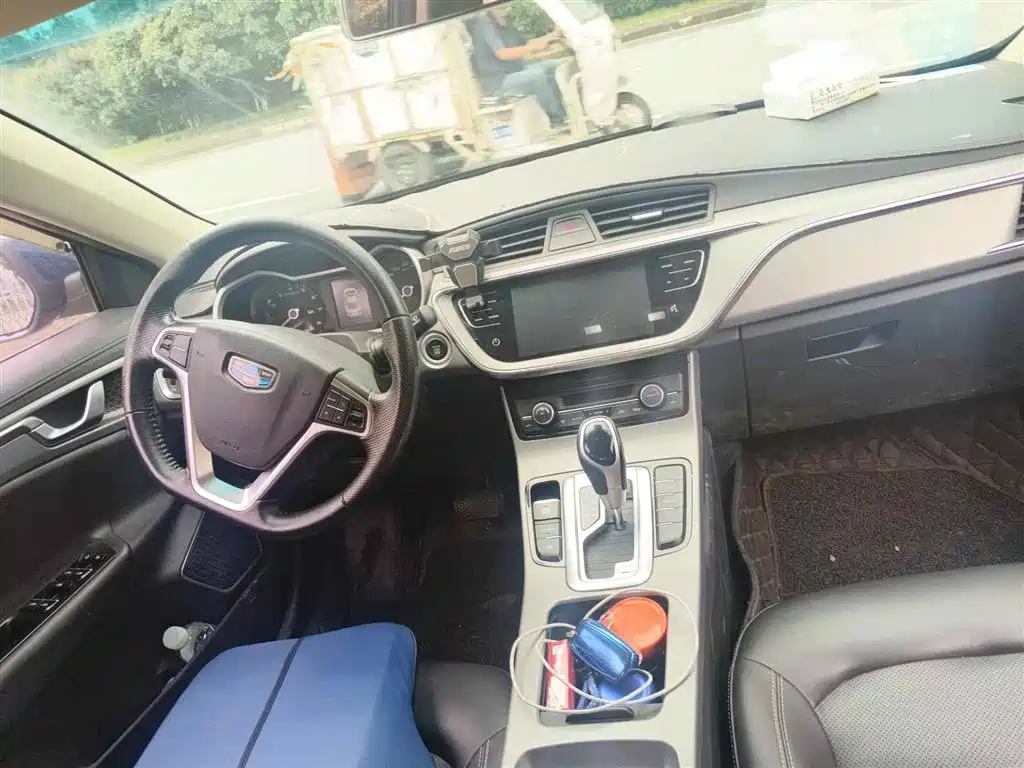 Фото 12 - Geely Emgrand GL