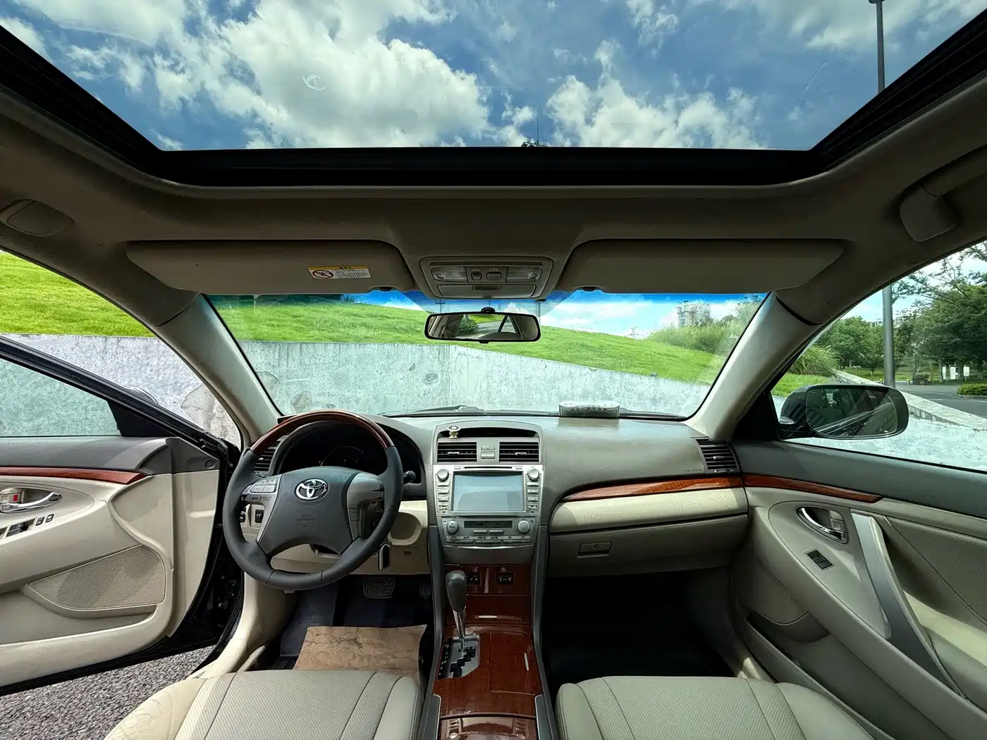 Photo 10 - Toyota Camry