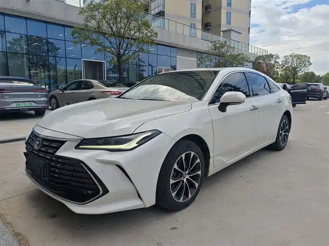 Toyota Avalon 2.0L, Люкс