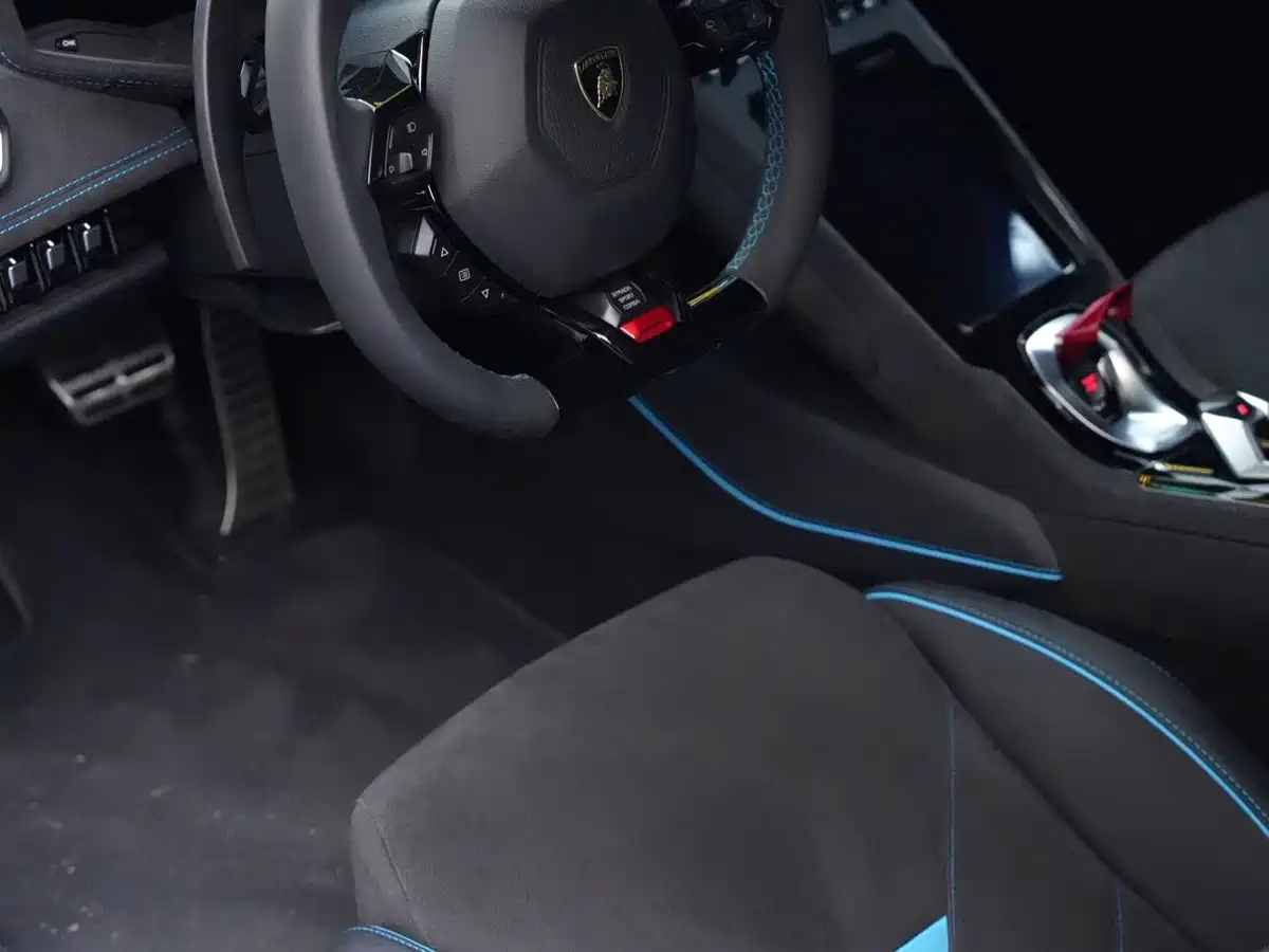 Photo 13 - Lamborghini Huracán