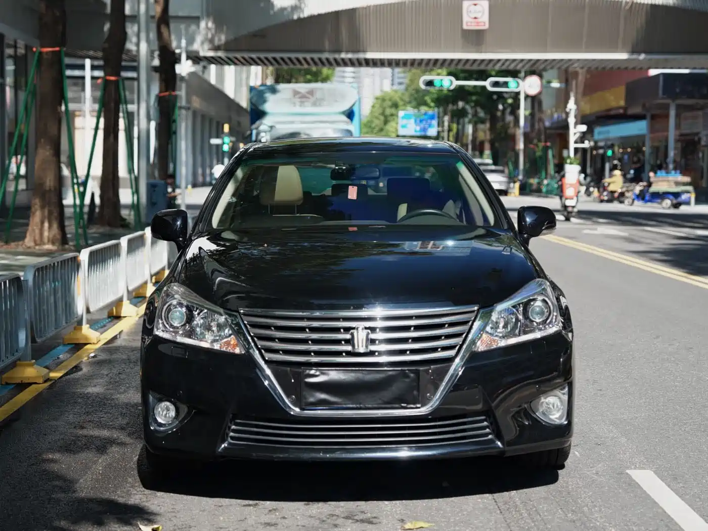 Toyota Crown 2012 2.5L Royal фото 2