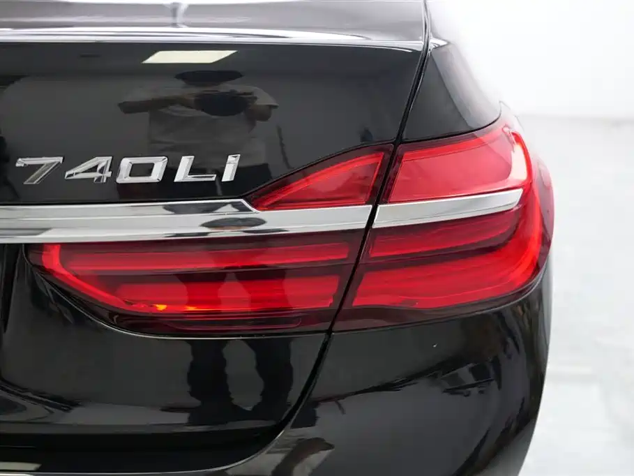 BMW 7 Series 2016 740Li Luxury фото 4